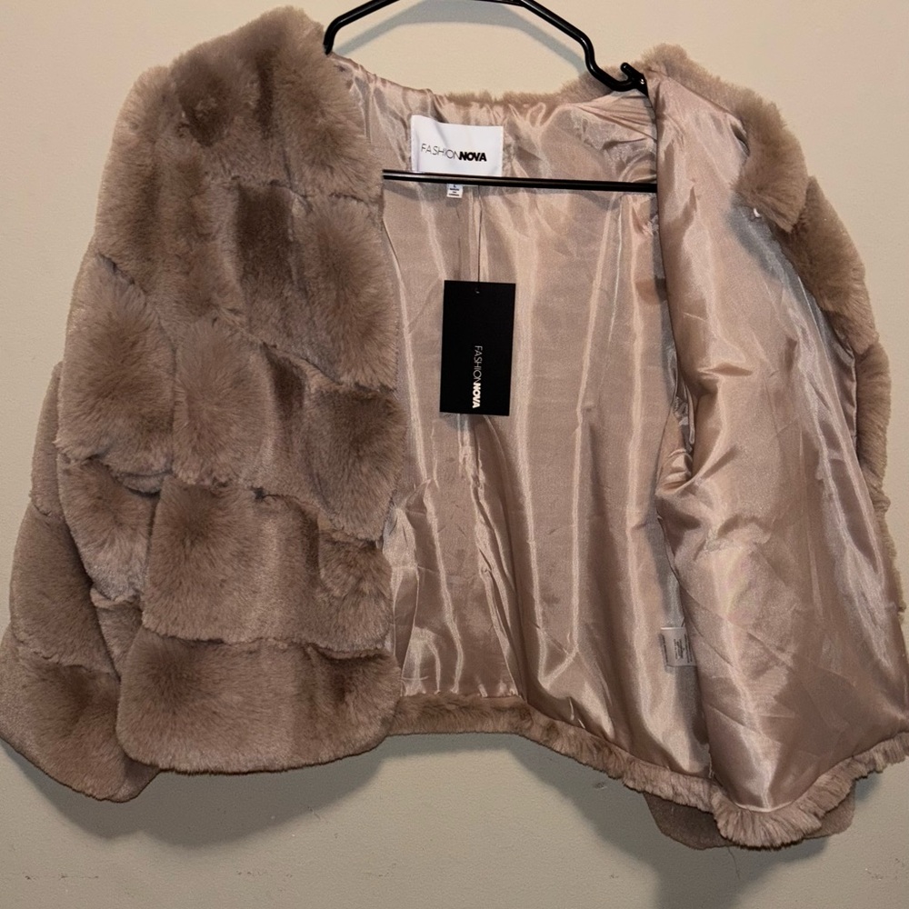 Chic Faux Fur Jacket in Tan
